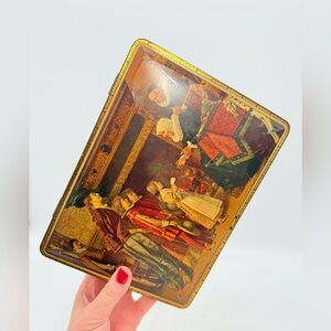 vintage Belgian cookie tin from S.A. Biscuits Delacre, biscuit tin